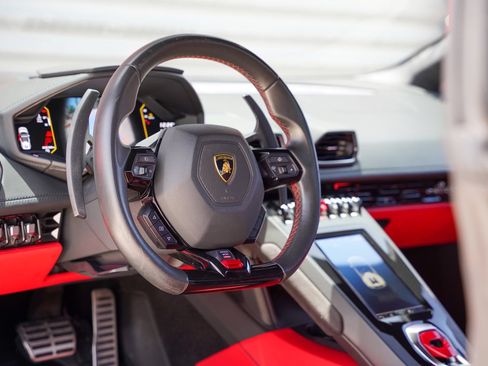 Used 2022 Lamborghini Huracan EVO RWD image 25