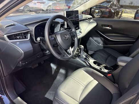 Used 2025 Toyota Corolla XLE image 2