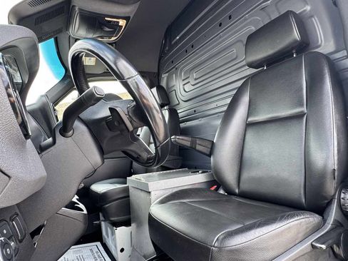 Used 2021 Freightliner Sprinter 2500 RWD image 23