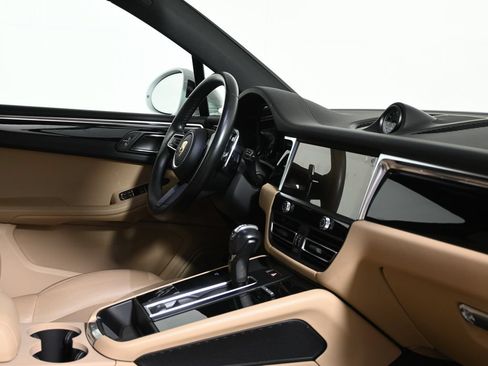 Used 2023 Porsche Macan AWD/4WD image 39