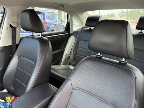 Used 2017 Volkswagen Passat 1.8T SE FWD image 15
