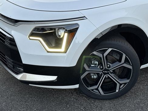 New 2025 Kia Niro EX Touring image 32