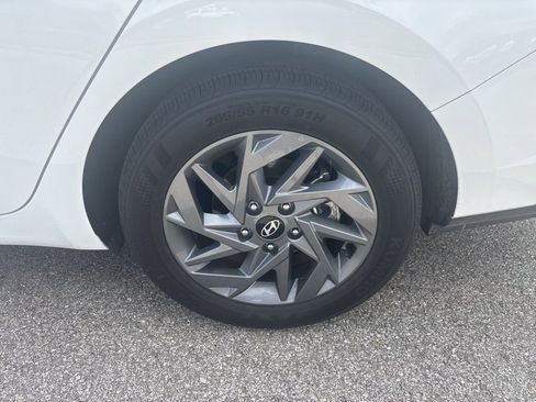 Used 2025 Hyundai Elantra Blue image 10