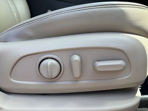Used 2019 Buick Enclave Essence FWD image 24