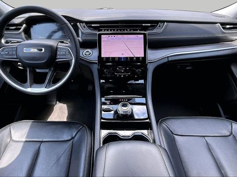 Used 2023 Jeep Grand Cherokee Limited w/ Luxury Tech Group II AWD/4WD image 16
