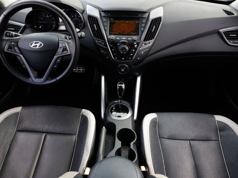 Used 2015 Hyundai Veloster Turbo image 2