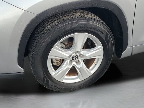 Used 2023 Toyota Highlander L FWD image 24