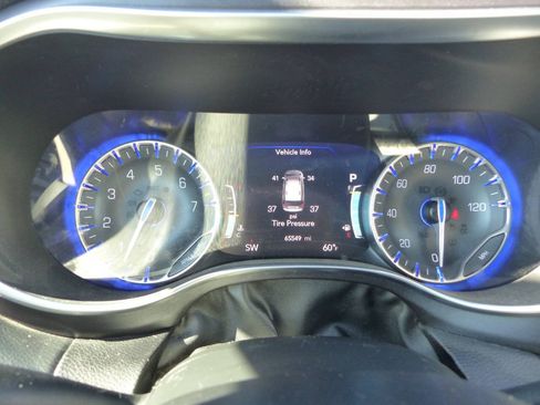 Used 2020 Chrysler Pacifica Limited FWD image 26