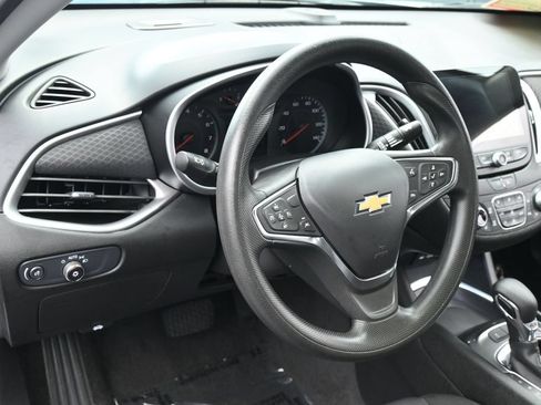 Used 2025 Chevrolet Malibu LT FWD image 15