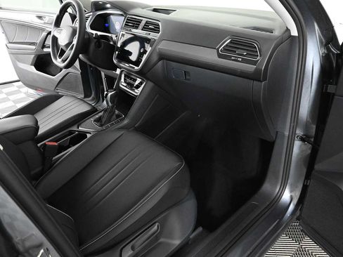Certified 2022 Volkswagen Tiguan SE w/ Panoramic Sunroof Package FWD image 10