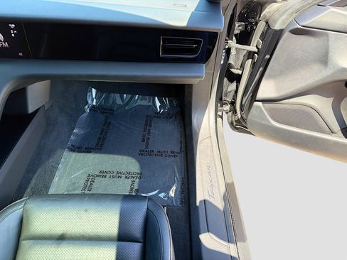 Used 2022 Porsche Taycan image 17