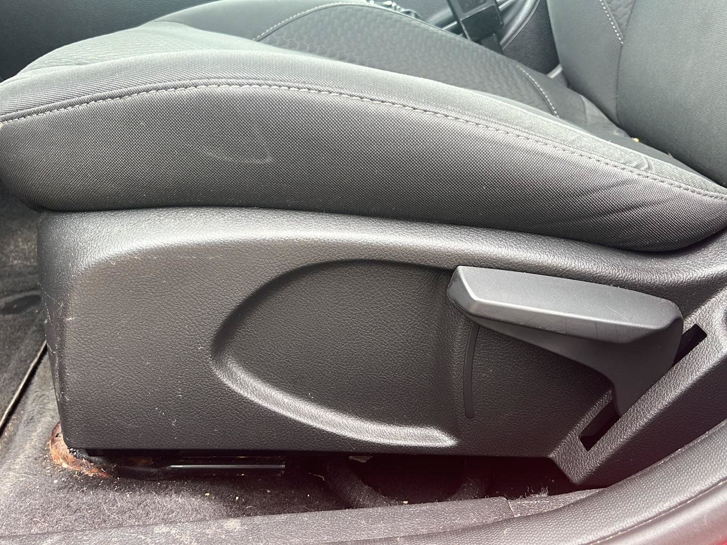 Used 2015 Ford Focus SE w/ Equipment Group 201A FWD image 40