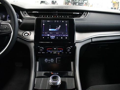 Used 2024 Jeep Grand Cherokee Laredo X image 33