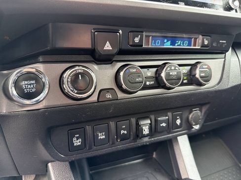 Used 2021 Toyota Tacoma TRD Off-Road w/ TRD Premium Off Road Package AWD/4WD image 39