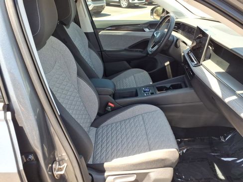 Certified 2025 Volkswagen Tiguan S FWD image 10