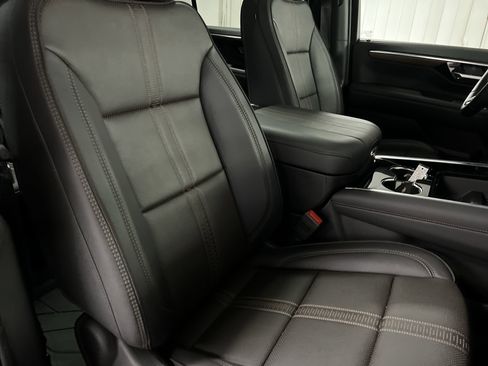 Certified 2025 Chevrolet Suburban High Country image 92