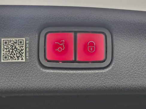 Used 2025 Mercedes-Benz C 300 4MATIC Sedan image 22