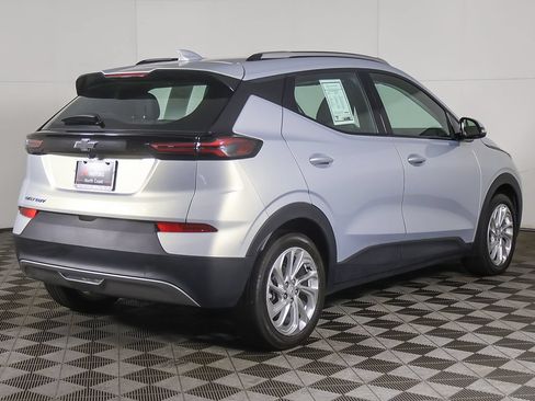 Used 2023 Chevrolet Bolt EUV LT FWD image 7