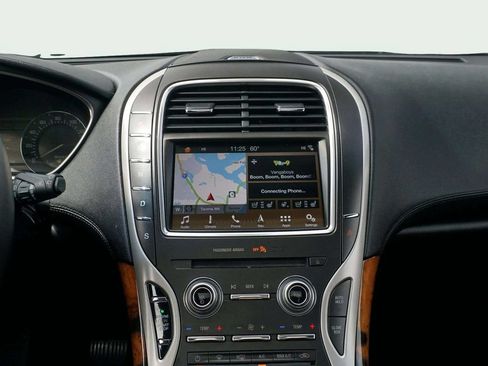 Used 2017 Lincoln MKX Reserve w/ Driver Assistance Package AWD/4WD image 23