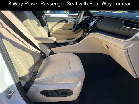 Used 2025 Jeep Grand Cherokee Limited image 9