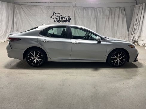 Used 2024 Toyota Camry SE image 8