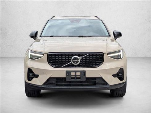Used 2025 Volvo XC40 B5 Ultra w/ Protection Package Premier AWD/4WD image 2