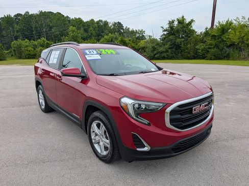 Used 2021 GMC Terrain SLE w/ Driver Convenience Package FWD image 2