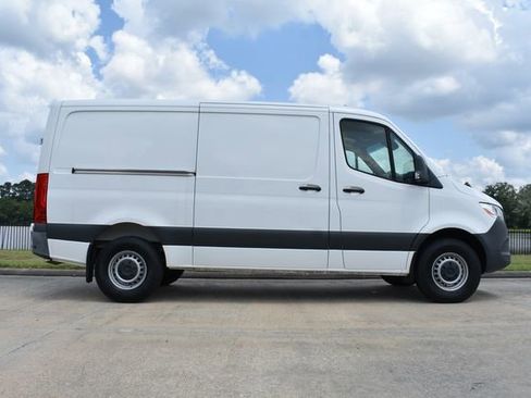 Used 2022 Mercedes-Benz Sprinter 1500 image 3