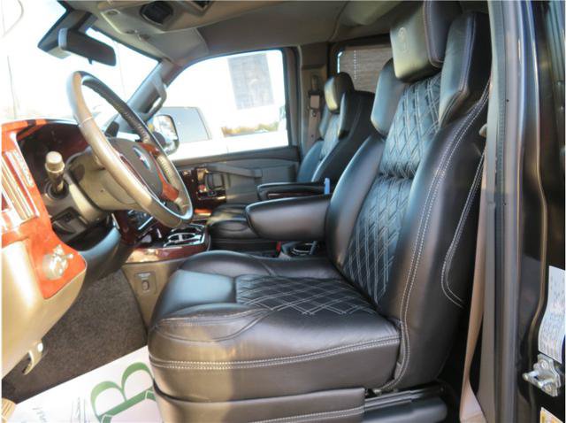 Used 2020 GMC Savana 2500 w/ Enhanced Convenience Package RWD image 4