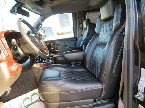 Used 2020 GMC Savana 2500 w/ Enhanced Convenience Package image 4