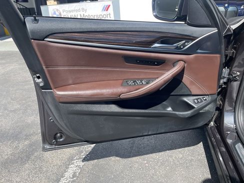 Used 2022 BMW 530e xDrive w/ M Sport Package image 16