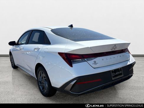 Used 2024 Hyundai Elantra SEL FWD image 4