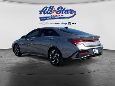 Used 2024 Hyundai Elantra Limited FWD image 7