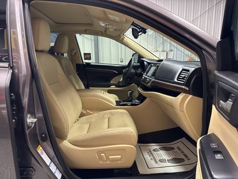 Used 2015 Toyota Highlander Limited image 28