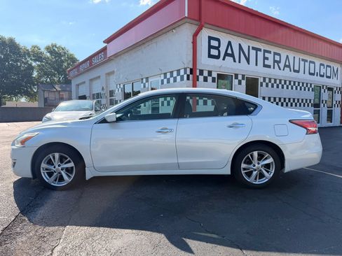 Used 2014 Nissan Altima 2.5 SV FWD image 2