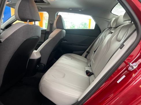 Used 2025 Hyundai Elantra Limited FWD image 15