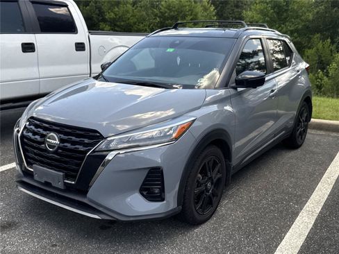 Used 2021 Nissan Kicks SR w/ SR Premium Package FWD image 4