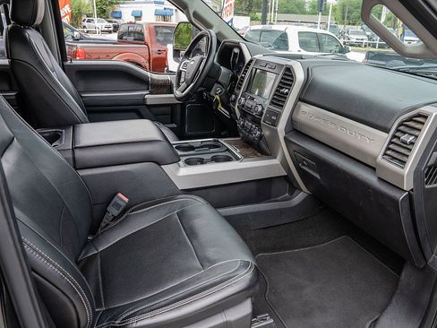 Used 2019 Ford F250 Lariat w/ Lariat Value Package image 18