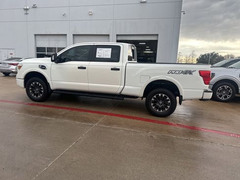 Used 2019 Nissan Titan PRO-4X w/ Pro-4x Convenience Package image 8