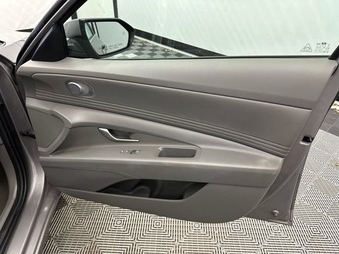 Used 2025 Hyundai Elantra SEL FWD image 14