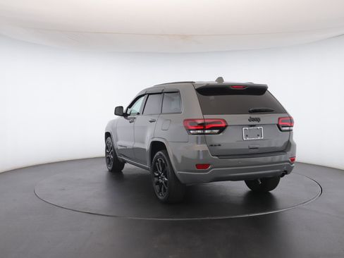 Used 2020 Jeep Grand Cherokee Altitude image 23