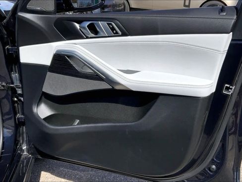 Used 2025 BMW X6 xDrive40i w/ Executive Package image 22