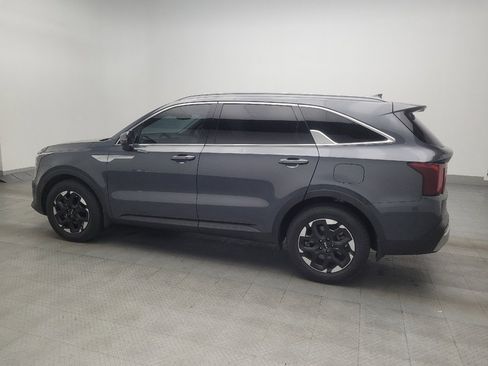 Used 2024 Kia Sorento S w/ Panoramic Sunroof Package image 3
