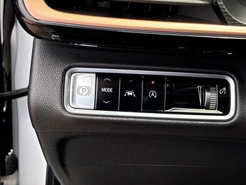 Certified 2025 Buick Envision Sport Touring AWD/4WD image 24