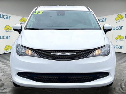 Used 2023 Chrysler Voyager LX image 2
