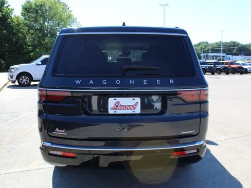 Used 2023 Jeep Wagoneer Series II w/ Premium Group I AWD/4WD image 4