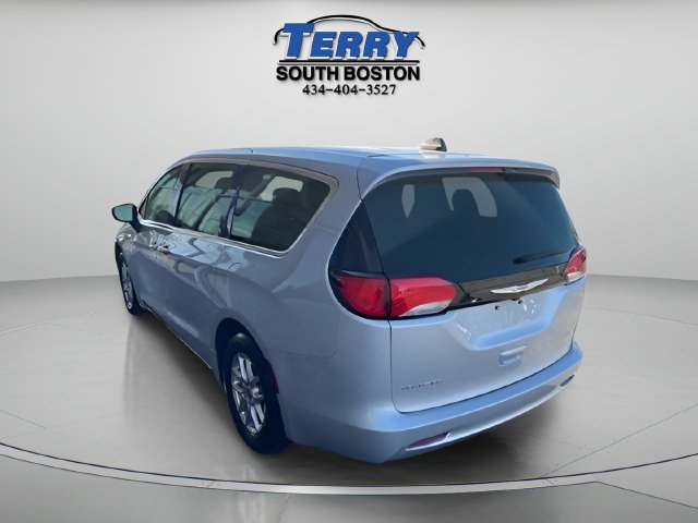 Used 2024 Chrysler Voyager LX FWD image 5