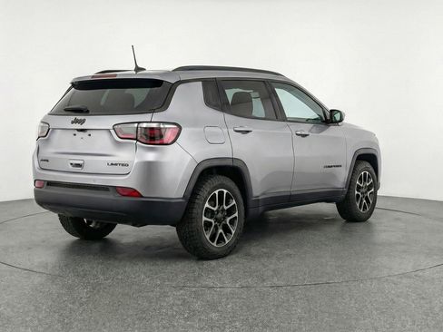Used 2025 Jeep Compass Trailhawk image 9