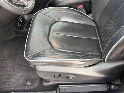 Used 2020 Chrysler Pacifica Limited w/ Advanced Safetytec Group FWD image 21