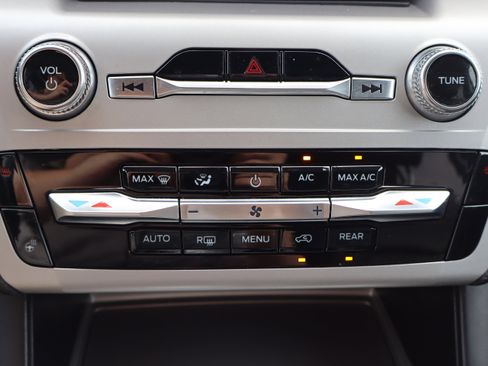 Used 2023 Ford Explorer XLT w/ Equipment Group 202A image 24